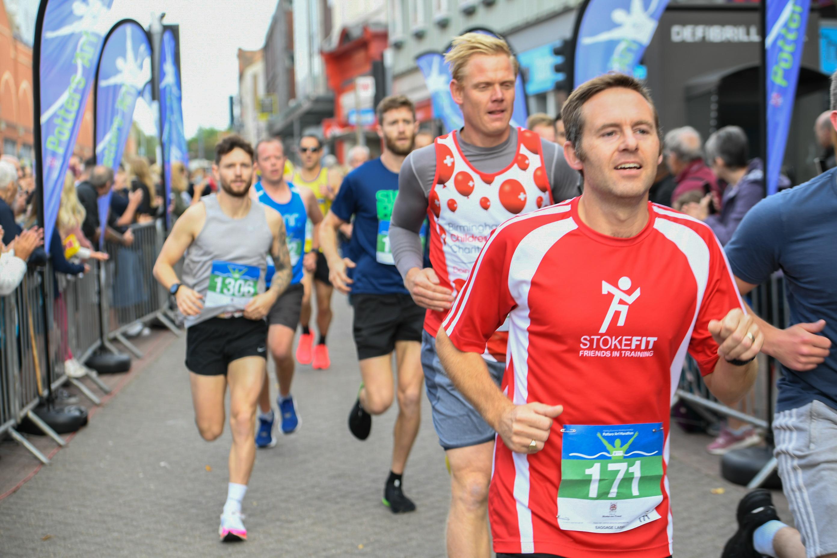 Image of runners at the potters arf marathon