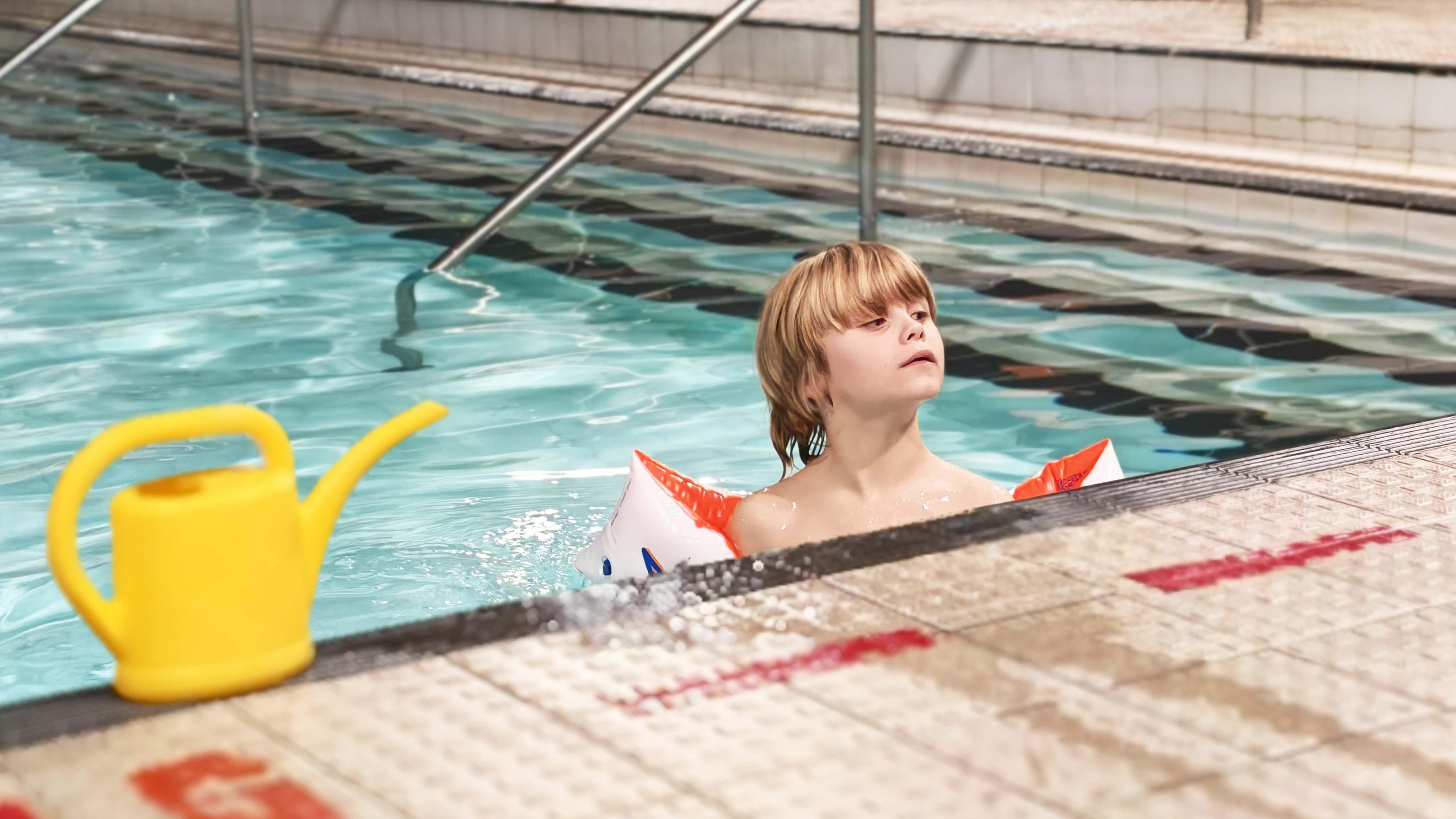 fenton manor swimming - a child swimming looking over the side of the pool